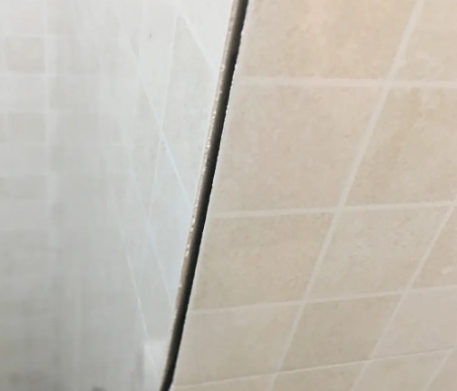 海原瓷砖空鼓维修公司分享阳台瓷砖脱落的修复过程可以分为以下几个步骤